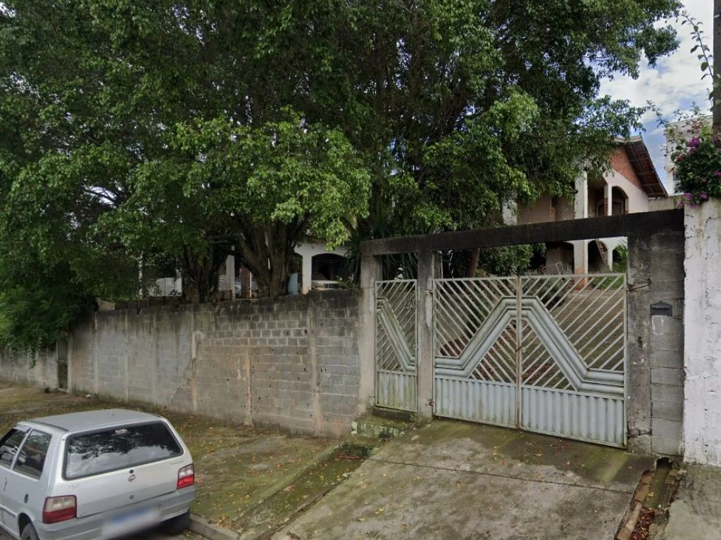 Terreno de 326 m² (com construção)